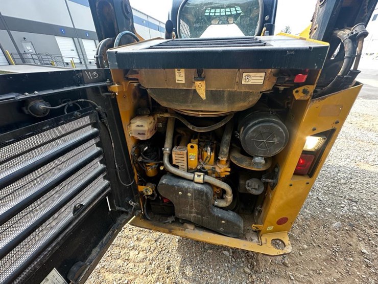 2020-caterpillar-259d3-image-7