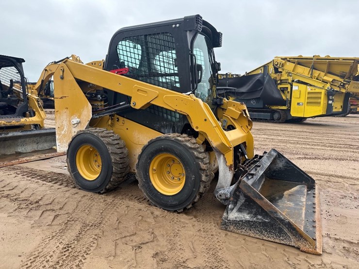 2023-caterpillar-236d3-image-4