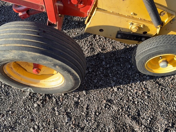 new-holland-638-image-4