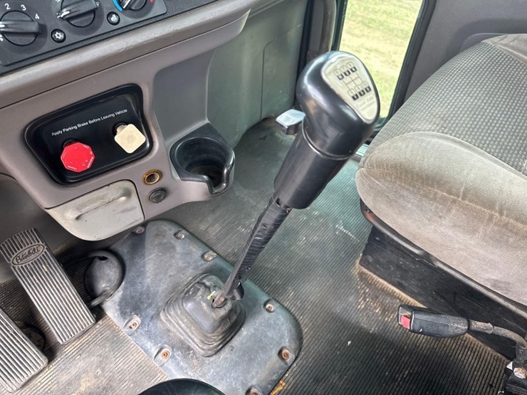 2011-peterbilt-367-image-35