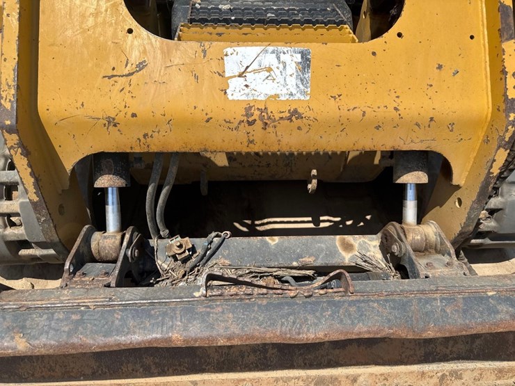 2015-caterpillar-289d-image-22