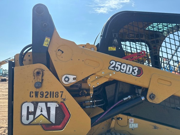 2022-caterpillar-259d3-image-19