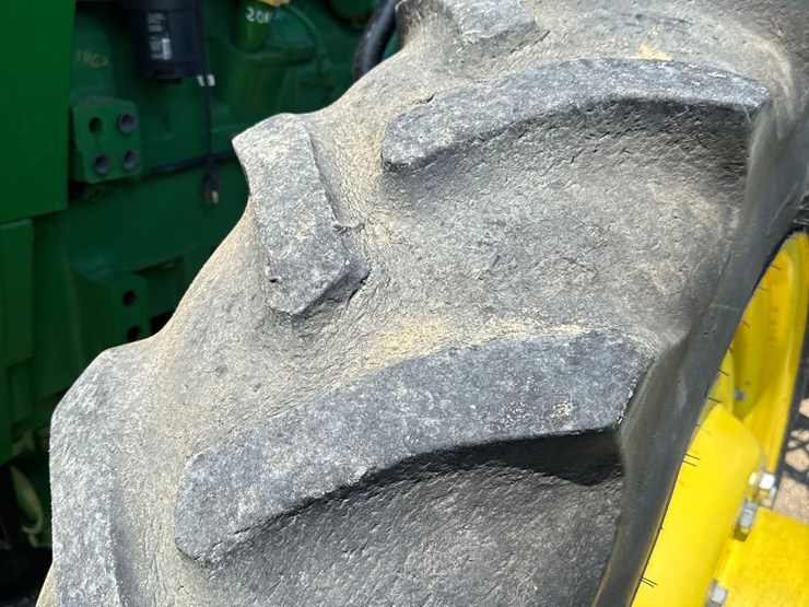 2013-john-deere-8260r-image-22