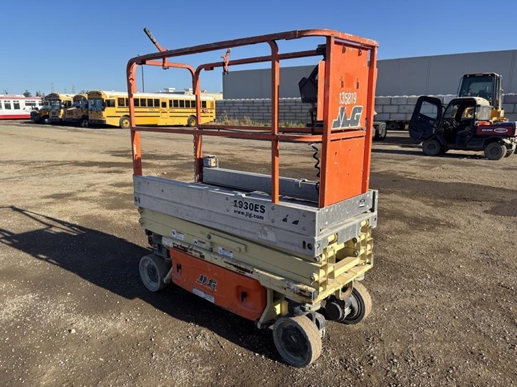 2014-jlg-1930es-image-2