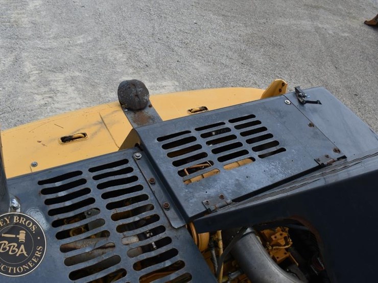 2013-deere-350g-lc-image-40