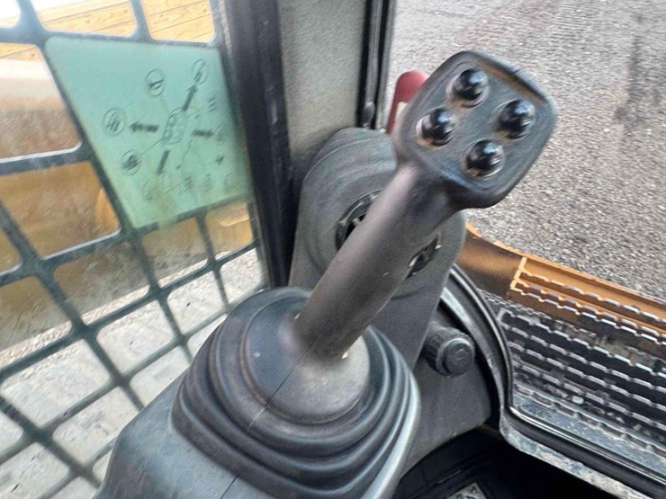 2015-caterpillar-279d-image-10