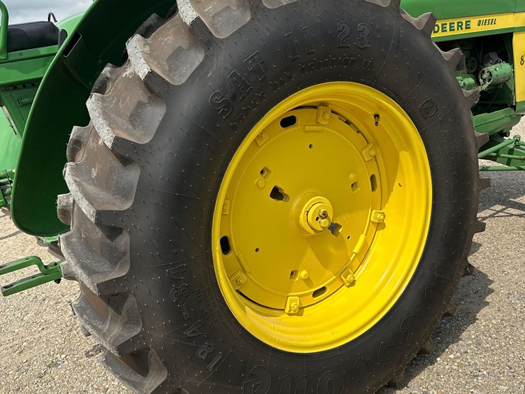 john-deere-820-image-12