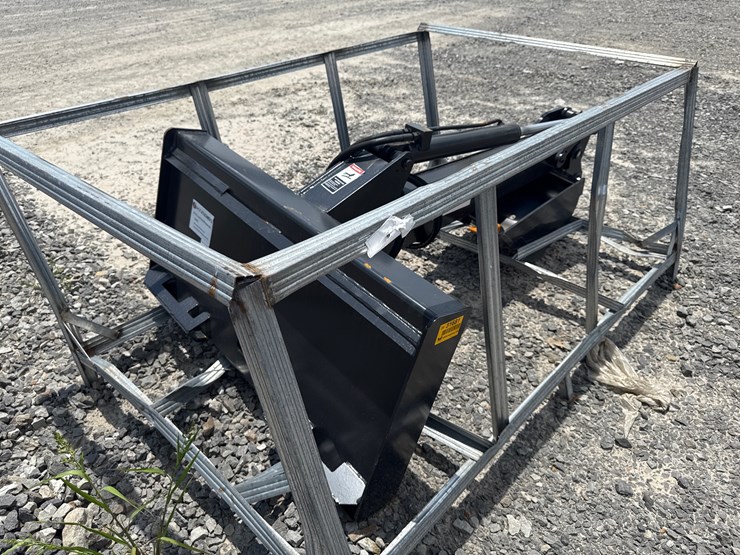 #2002-•-unused-jct-skid-steer-backhoe-arm-inv#:-31681-image-2
