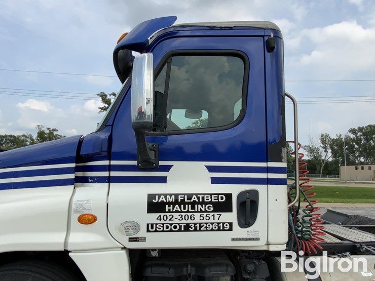 2012-freightliner-cascadia-125-image-12