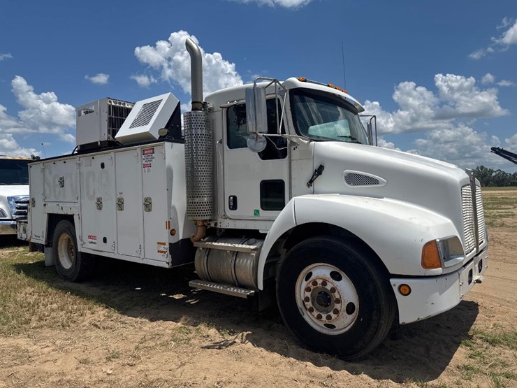2006-kenworth-t300-image-4