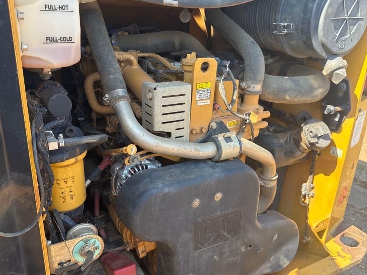 2021-caterpillar-259d3-image-14