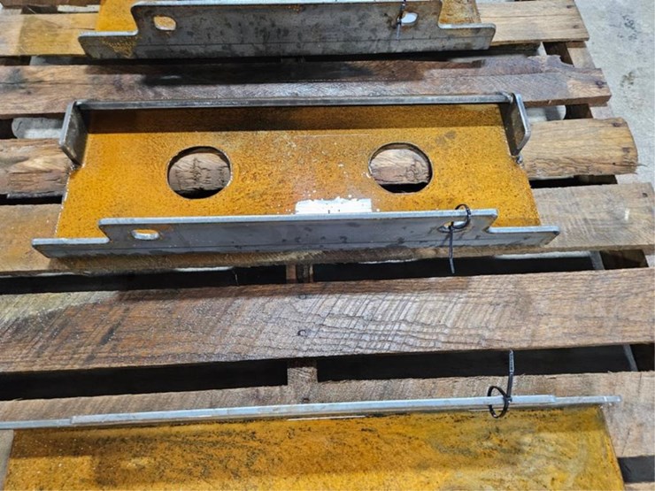 #402-•-new-kit-mini-skid-steer-face-plate-image-5