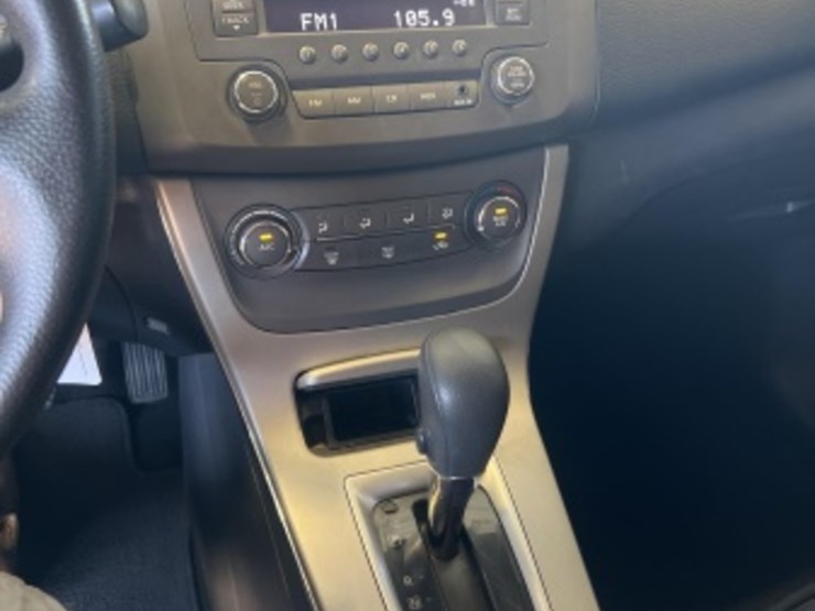 2014-nissan-sentra-sc-sdn-image-17