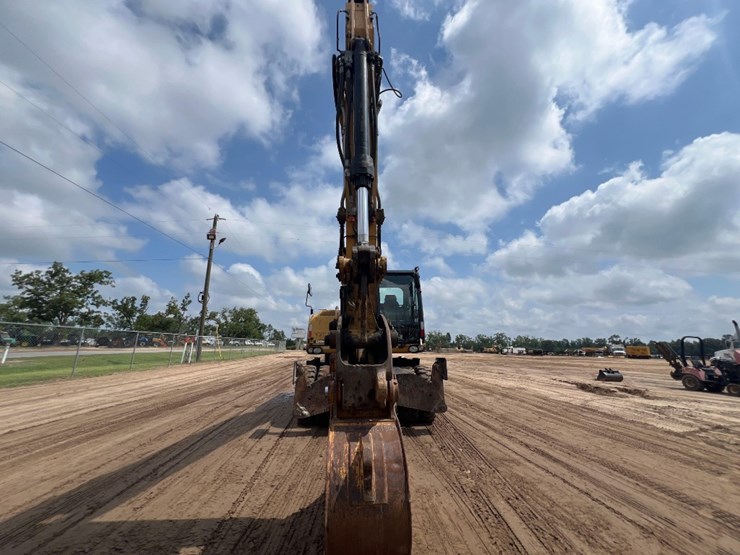 2011-caterpillar-m318d-image-7