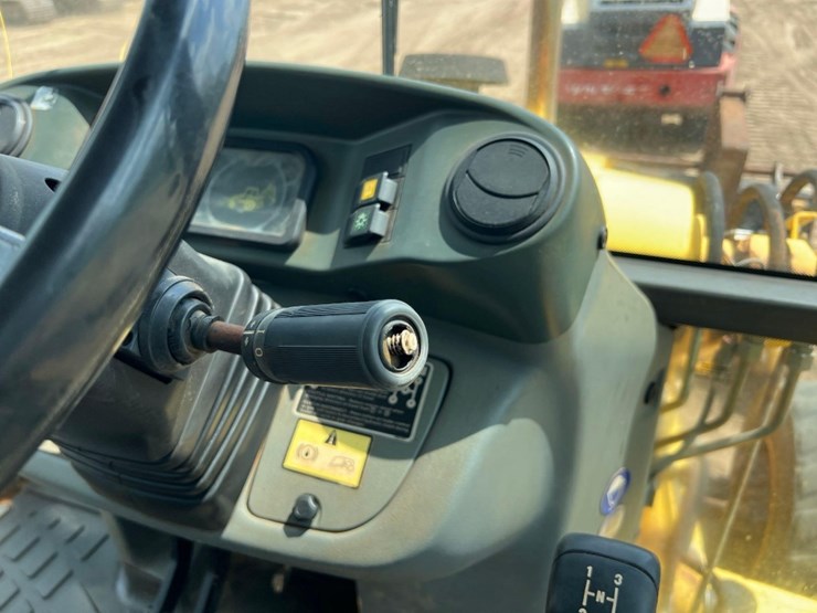 new-holland-lb75b-image-37