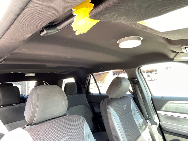 2018-ford-explorer-image-75