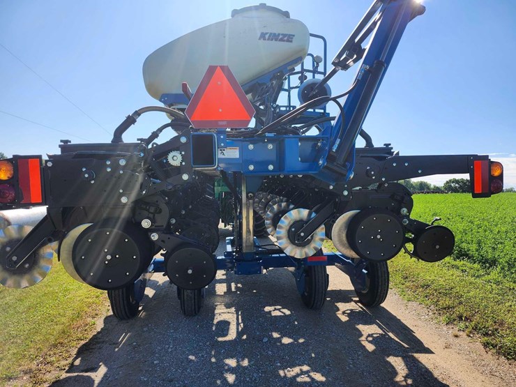 2019-kinze-3500-image-5
