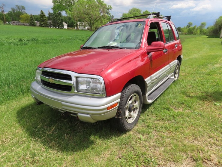 2000-chevrolet-tracker-image-1