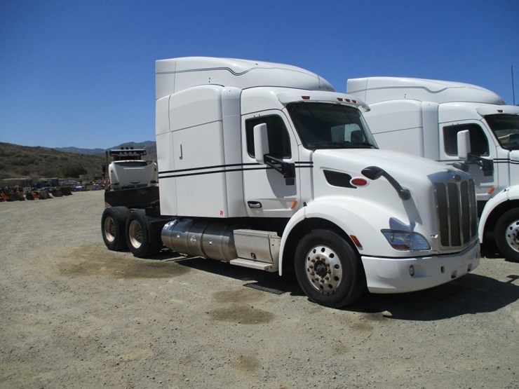 2016-peterbilt-579-image-1