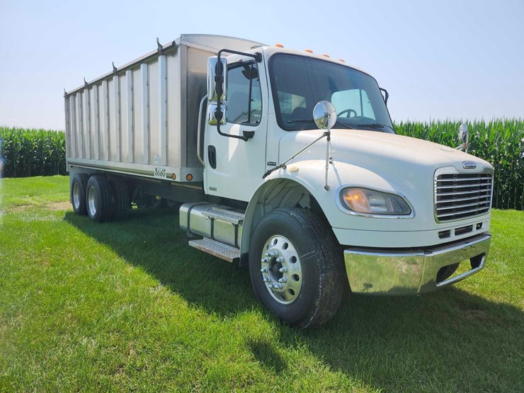 2007-freightliner-business-class-m2-tandem-truck-image-22