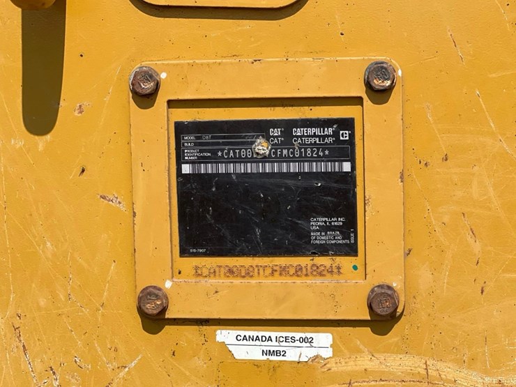 2018-caterpillar-d8t-image-32