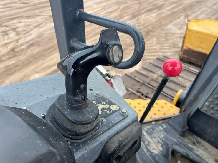 2016-deere-700k-lgp-image-36