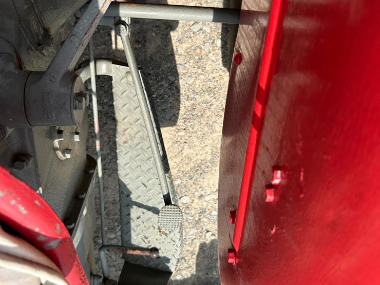 massey-ferguson-30-image-40