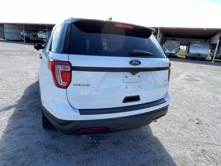 2018-ford-explorer-image-102