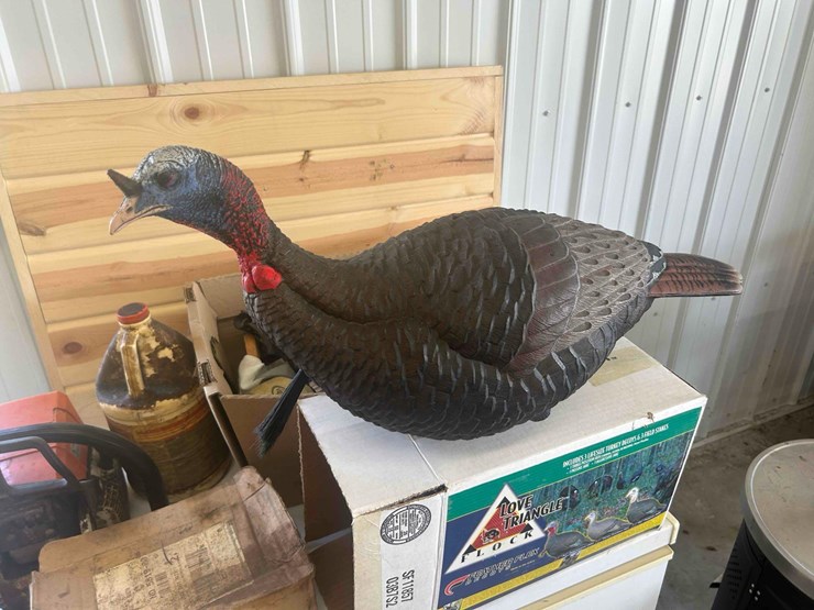 love-triangle-flock-turkey-decoys-image-4