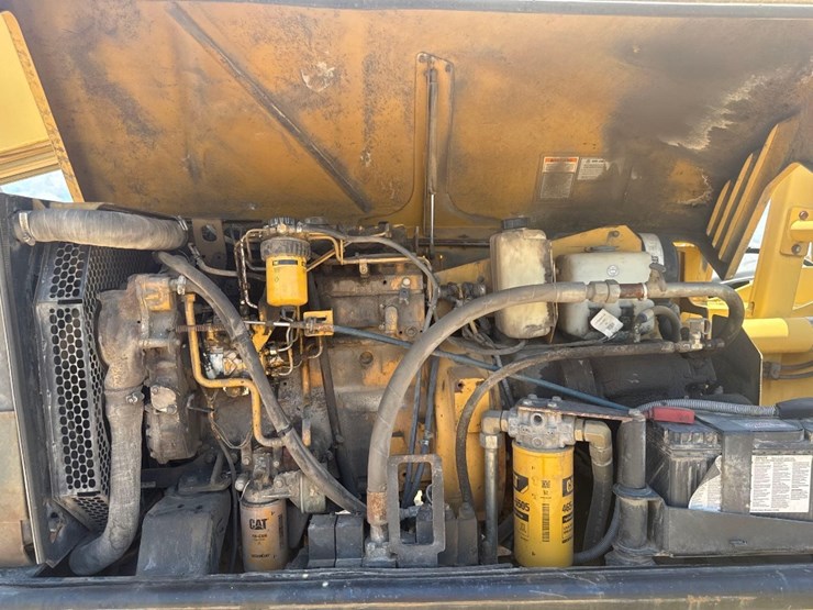 1998-caterpillar-th103-image-13
