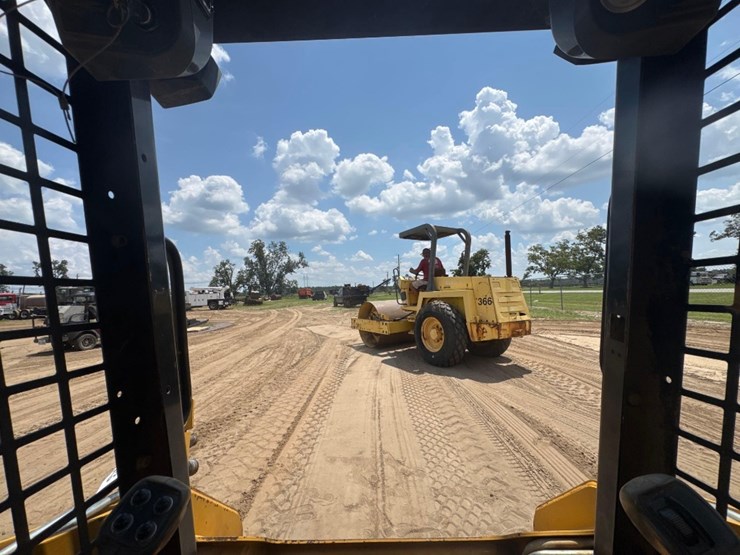 2011-caterpillar-259b3-image-22