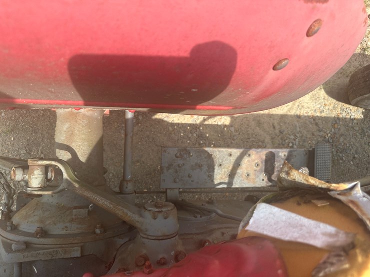 massey-ferguson-135-image-39