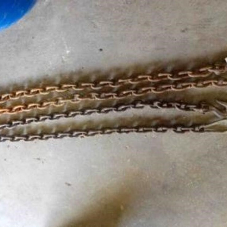 1 - 8' Chain w/1 Hook, 1 - 6' Chain 1 hook