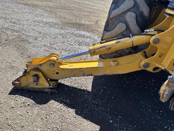 2020-deere-410l-image-26