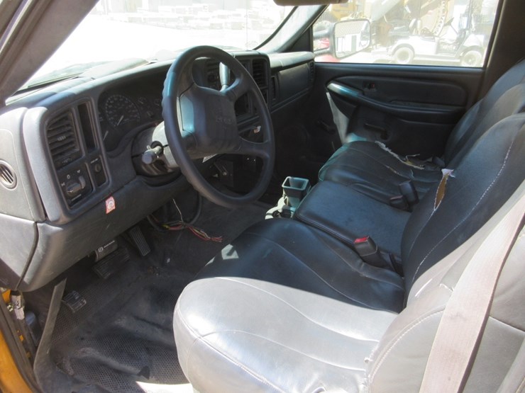 2001-gmc-3500-image-7