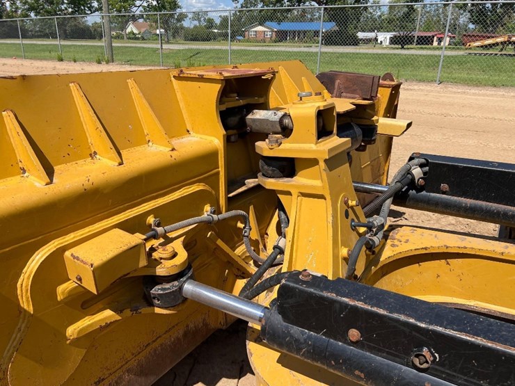 2019-caterpillar-d6n-lgp-image-27