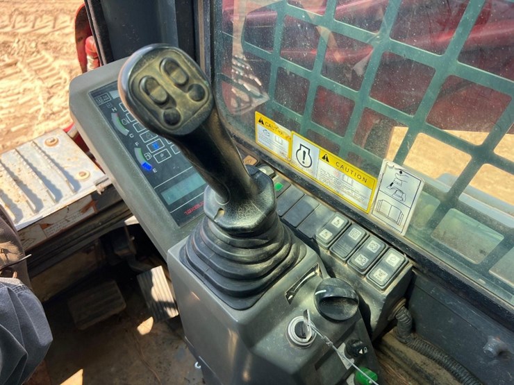 2019-takeuchi-tl8-image-26