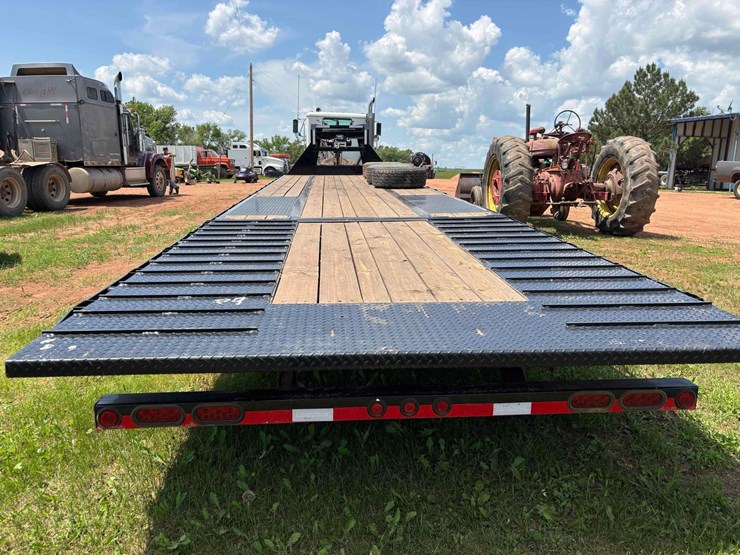 2023-load-trail-trailer-image-4