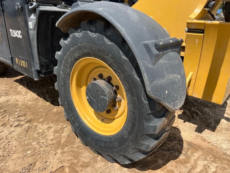 2013-caterpillar-tl943c-image-28