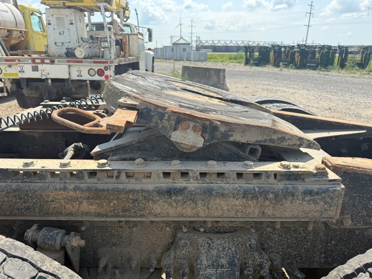 2014-freightliner-cascadia-125-image-14