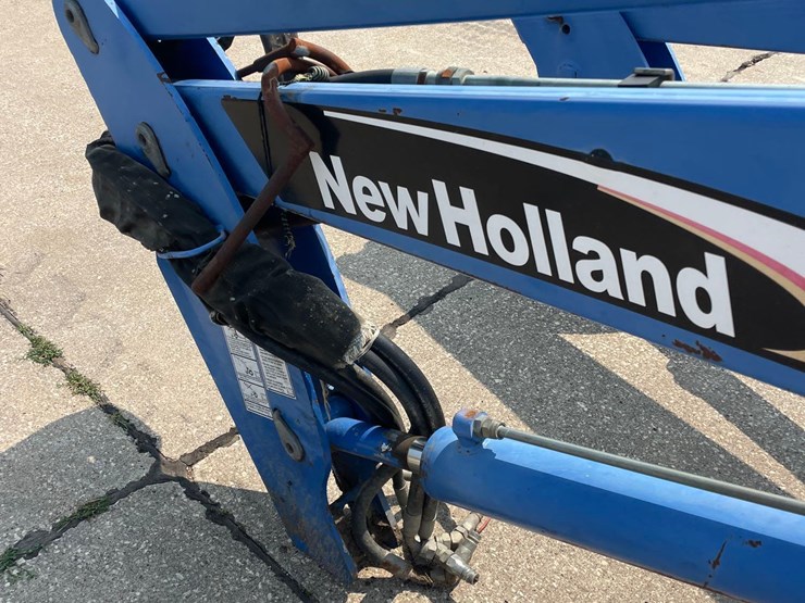 new-holland-72lb-image-4