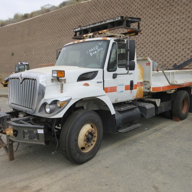 2009 INTERNATIONAL 7400
