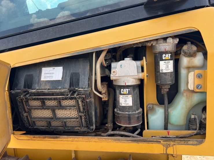 2021-caterpillar-d3-lgp-image-30