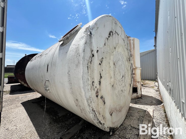 8,000-gallon-(approx.)-fiberglass-liquid-feed-storage-tank-image-2