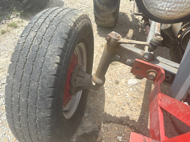 massey-ferguson-135-image-14