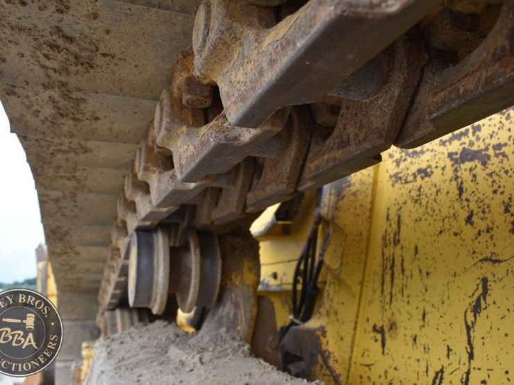 2015-komatsu-d61exi-23-image-22