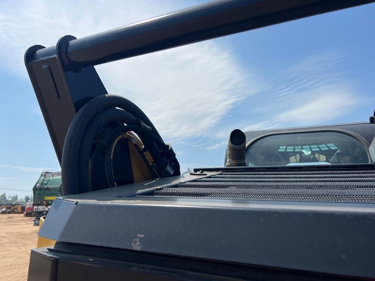 2024-caterpillar-299d3-xe-image-17