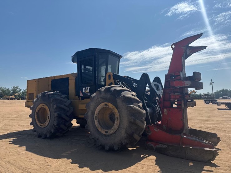 2015-caterpillar-573c-image-4