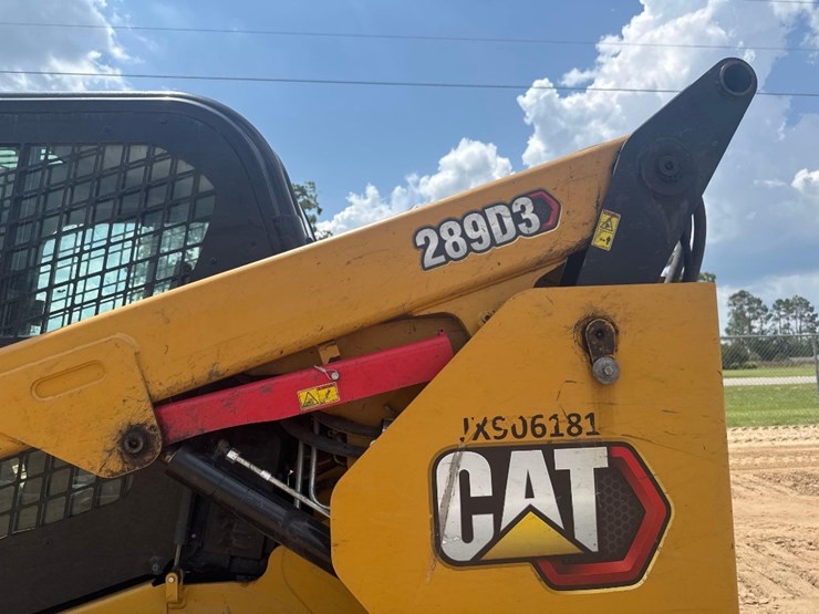 2021-caterpillar-289d3-image-24