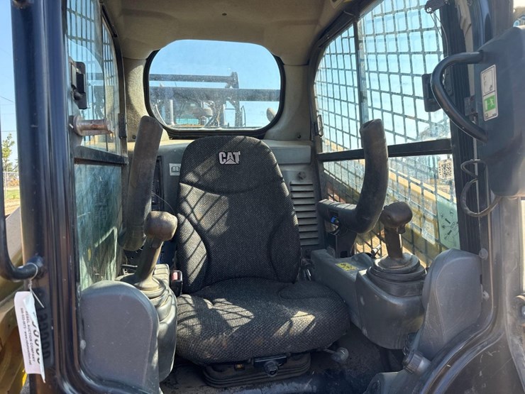 2014-caterpillar-259d-image-22